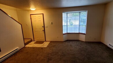 821 Kaiser Rd NW in Olympia, WA - Foto de edificio - Building Photo