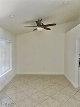 9661 Blue Bell Dr in Las Vegas, NV - Foto de edificio - Building Photo