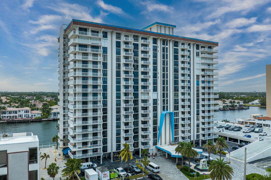 Allington Towers in Hollywood, FL - Building Photo