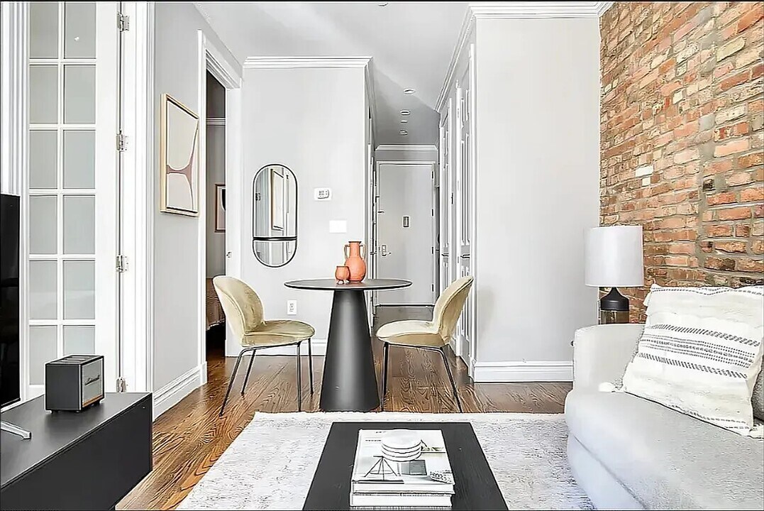 438 W 52nd St in New York, NY - Building Photo