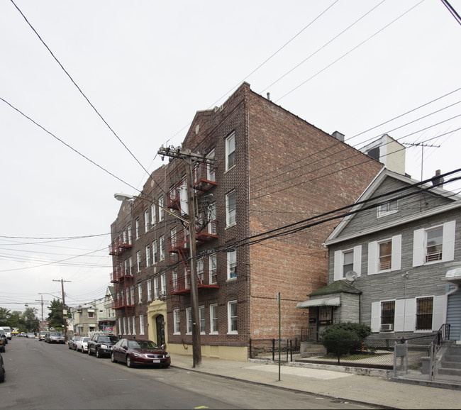 Lincoln Court in Brooklyn, NY - Building Photo - Building Photo