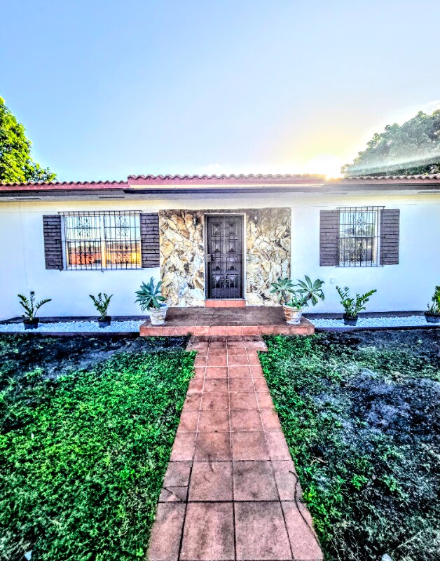 5451 SW 5th Terrace in Coral Gables, FL - Foto de edificio - Building Photo