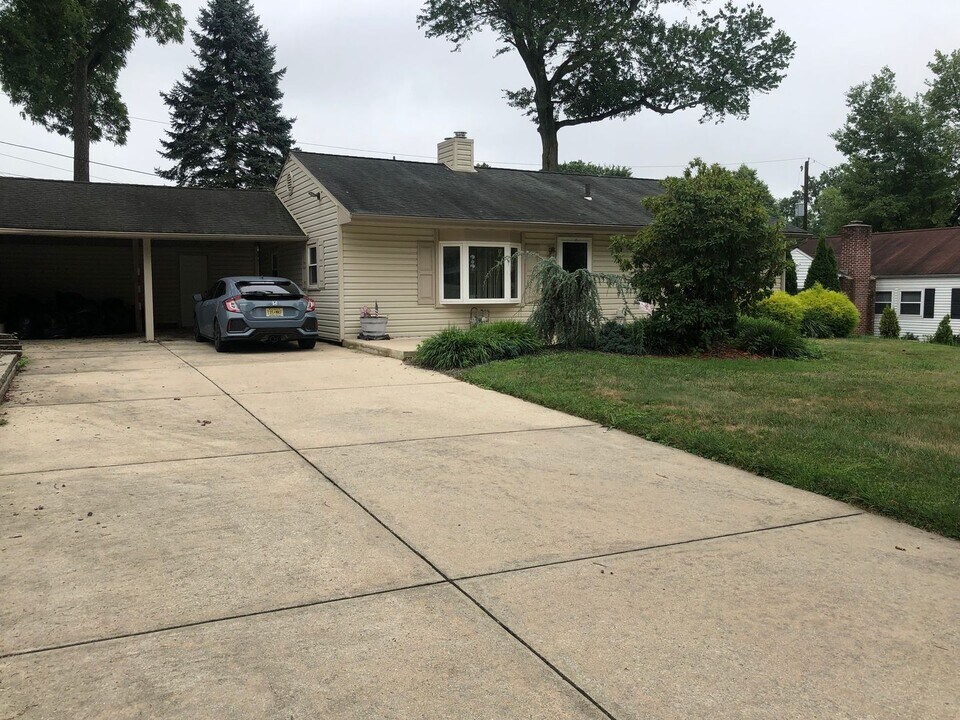 344 Andover Rd in Fairless Hills, PA - Building Photo