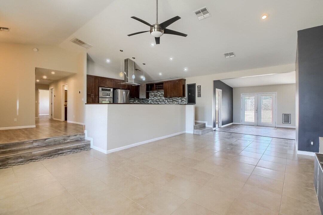 2618 E Sweetwater Ave in Phoenix, AZ - Building Photo