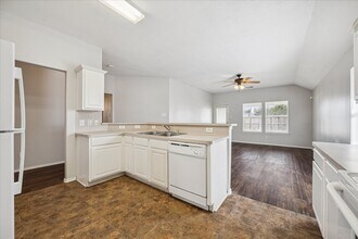 448 Sandstone Creek Ln in Dickinson, TX - Building Photo - Building Photo