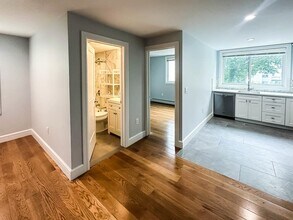 195 Hutton St in Jersey City, NJ - Building Photo - Building Photo