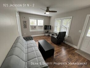 921 Jackson St N in St. Petersburg, FL - Building Photo - Building Photo