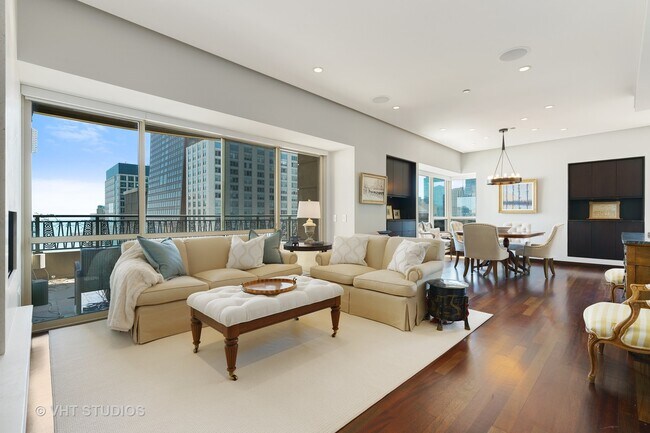 800 N Michigan Ave-Unit -2502 in Chicago, IL - Building Photo - Building Photo