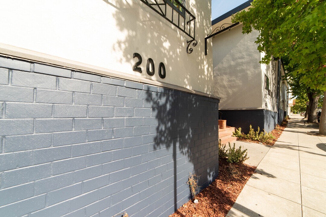 200 E 15th St in Oakland, CA - Foto de edificio
