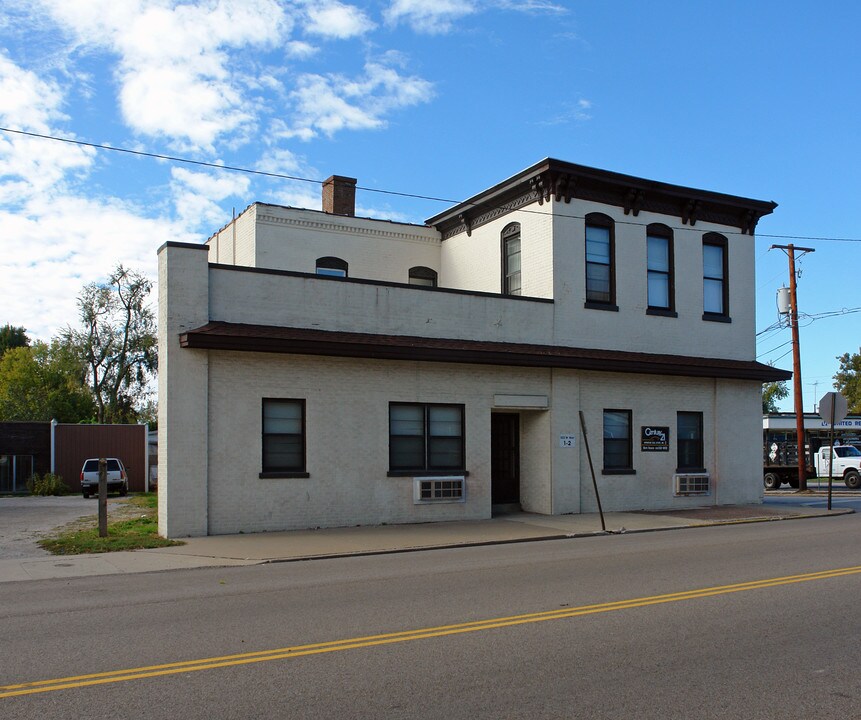 1822 W Main St in Belleville, IL - Foto de edificio