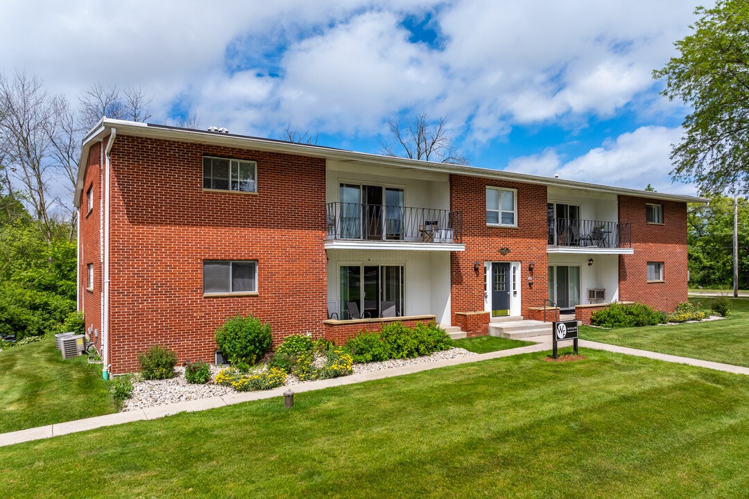 Williamsburg Flats in Thiensville, WI - Building Photo