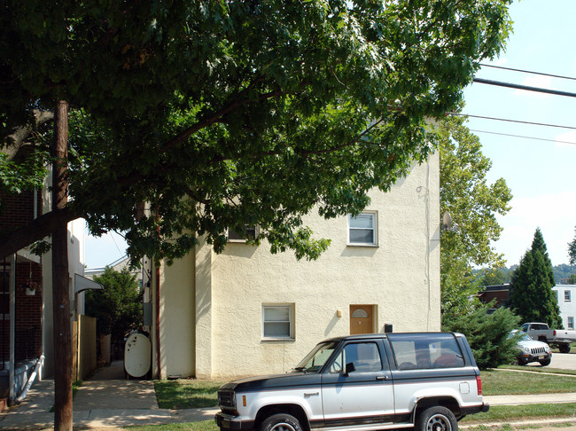 202-204 E 9th Ave in Conshohocken, PA - Building Photo - Building Photo