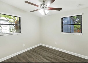 8847 N 33rd St in Tampa, FL - Building Photo - Building Photo