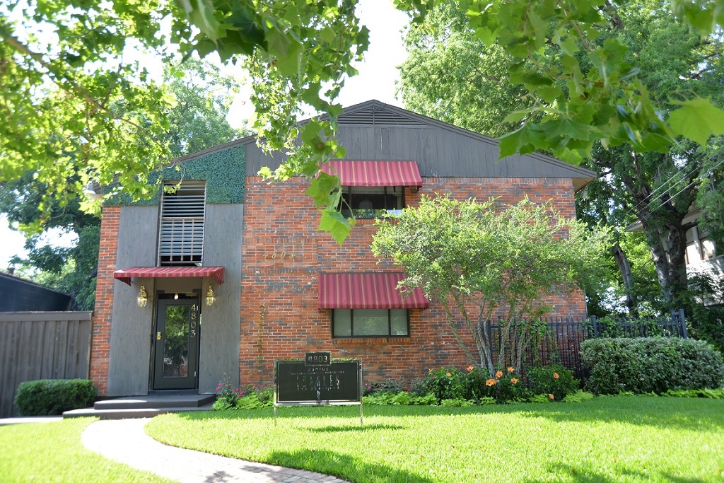 CHARLES in Dallas, TX - Foto de edificio