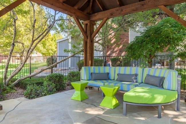 Spring Park in Albuquerque, NM - Foto de edificio - Building Photo