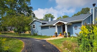 26900 W Taylor St in Barrington, IL - Building Photo