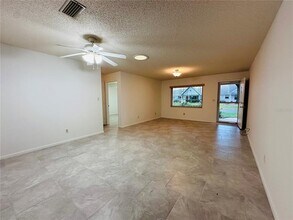 8745 SW 92nd Pl in Ocala, FL - Foto de edificio - Building Photo