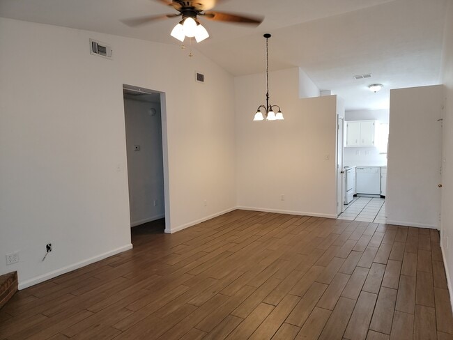 1784 Dax Ct in Tallahassee, FL - Foto de edificio - Building Photo