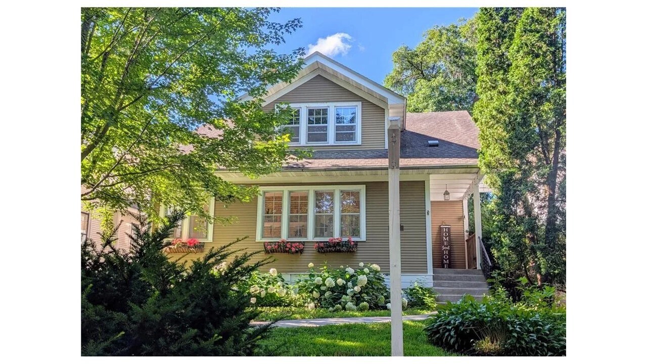 2048 Portland Ave in St. Paul, MN - Building Photo