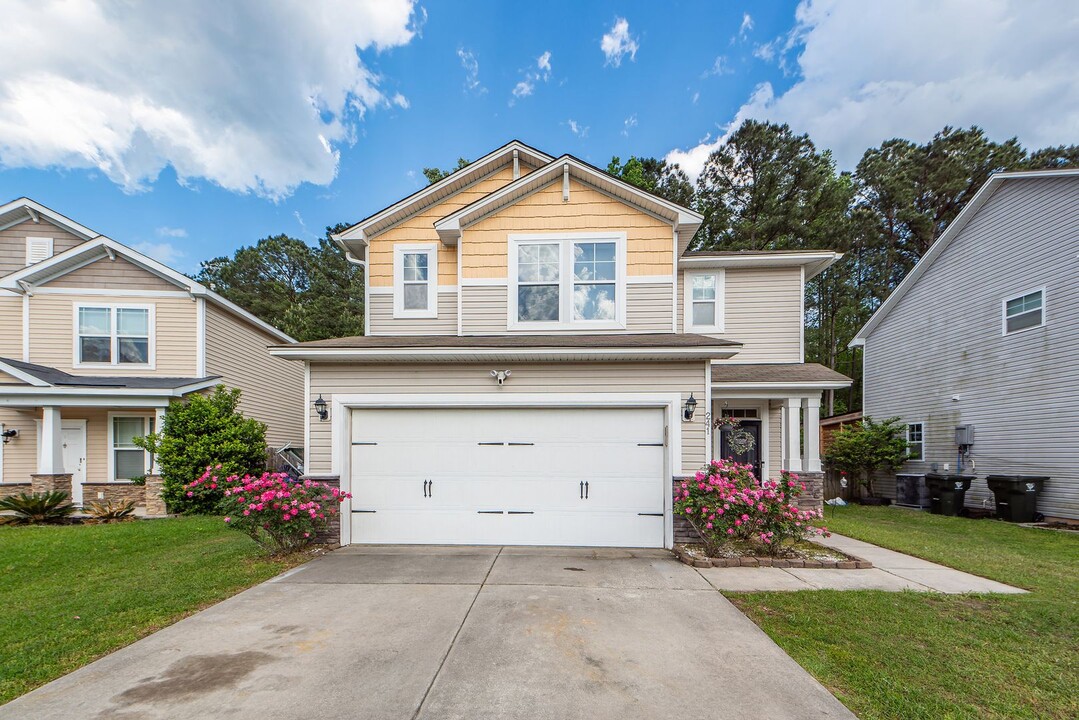 241 Oglethorpe Cir in Moncks Corner, SC - Building Photo