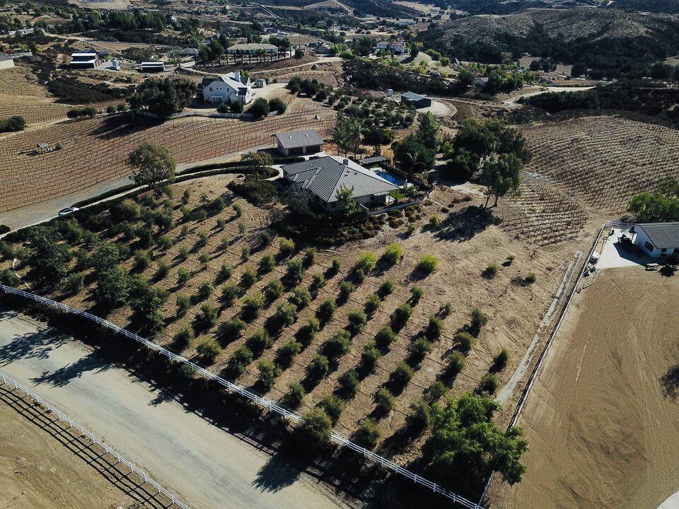 38470 Ave De La Bandolero in Temecula, CA - Building Photo