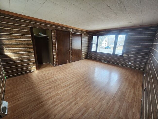 345 S Main St in Clinton, IN - Building Photo - Building Photo