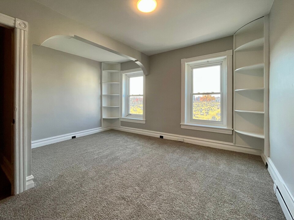 413 N 10th St-Unit -413 N 10th St- Apt 2 in Allentown, PA - Building Photo