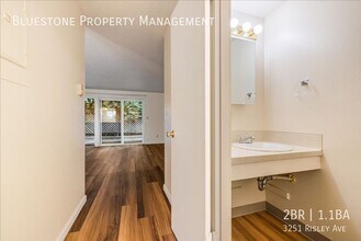 3251 SE Risley Ave in Milwaukie, OR - Foto de edificio - Building Photo
