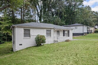 3777 Crosby Dr NW in Atlanta, GA - Building Photo - Building Photo