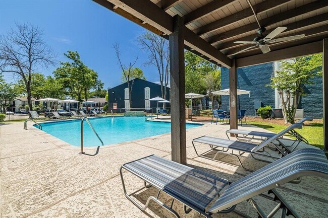 property at 200 Hollow Tree Ln