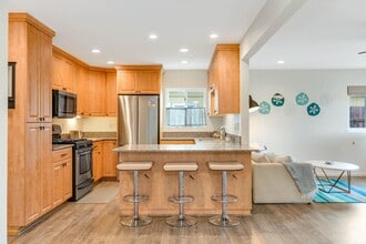 1246 Thermal Ave in San Diego, CA - Foto de edificio - Building Photo