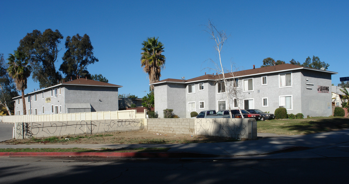 Wakefield Village in Panorama City, CA - Building Photo