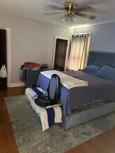 8328 S Ingleside Ave in Chicago, IL - Foto de edificio - Building Photo