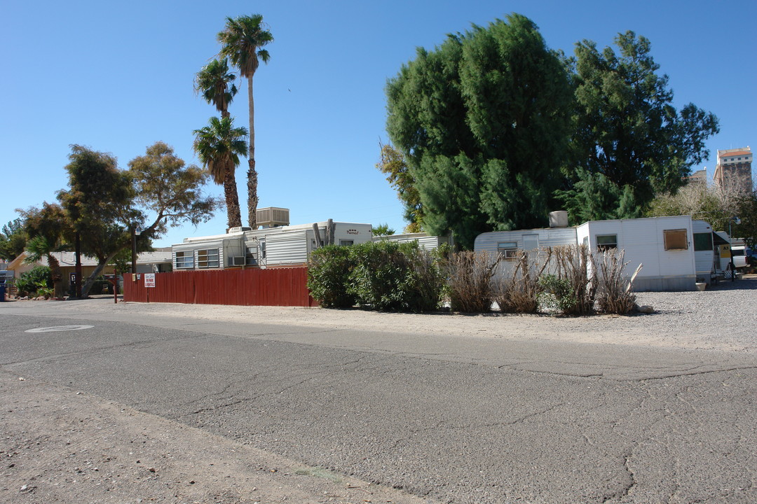 Riverfront Cottages and RV Resort in Bullhead City, AZ - Building Photo