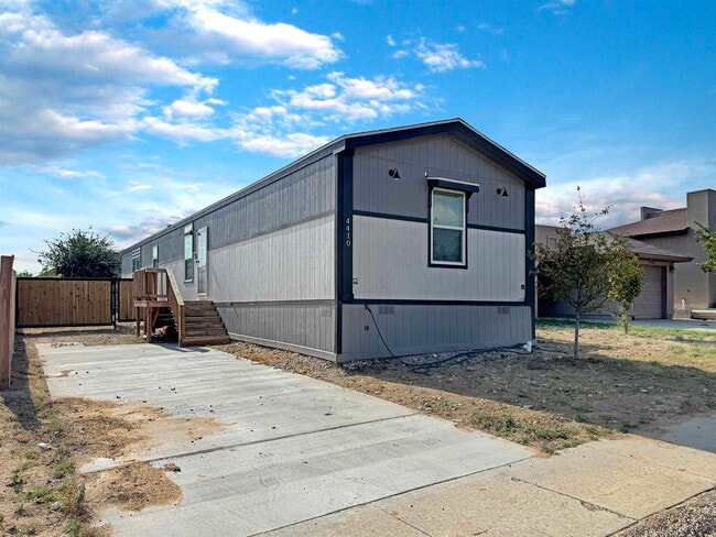 4410 Black Buck Cir in Laredo, TX - Building Photo - Building Photo