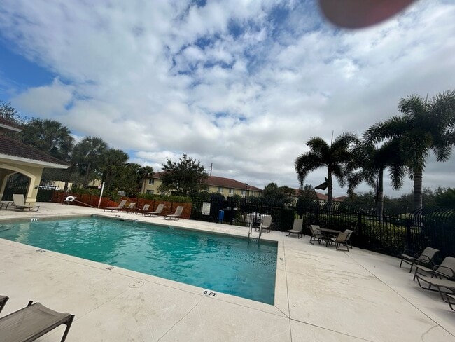 9410 Ivy Brook Run in Ft. Myers, FL - Building Photo - Building Photo
