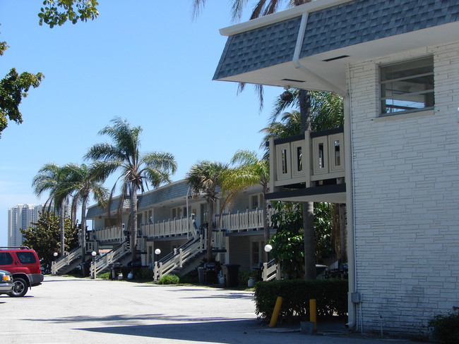 Waterway Apartments in Riviera Beach, FL - Building Photo - Building Photo