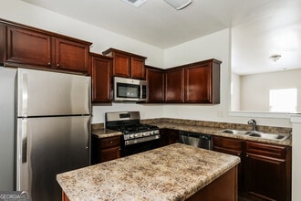 6069 Semaphore Rdg in Rex, GA - Building Photo - Building Photo