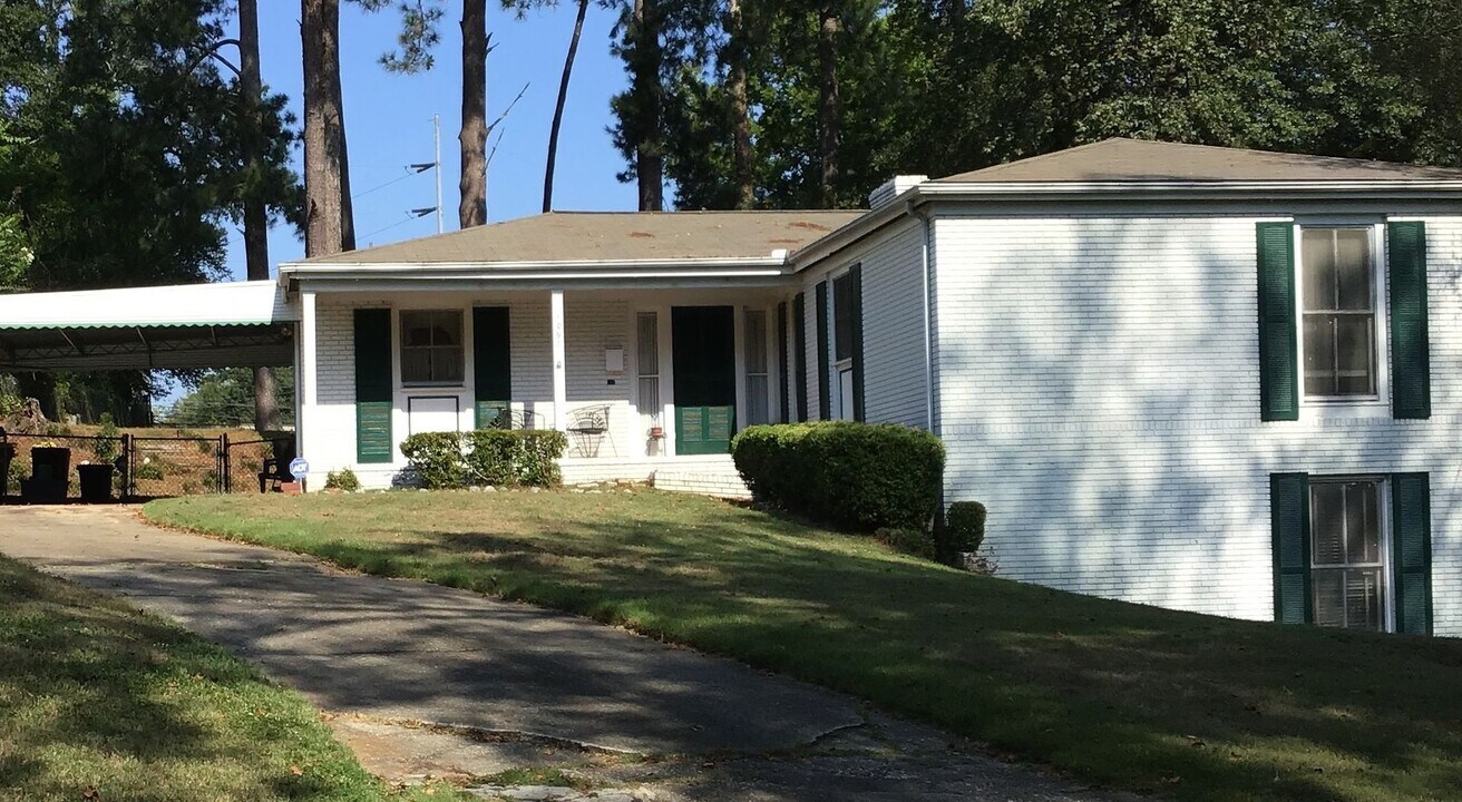 1097 Bolton Ct in Columbus, GA - Building Photo