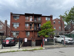 56-07 84th St in Queens, NY - Building Photo - Building Photo