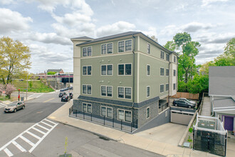 The Residences at Village Crossing in Roslindale, MA - Foto de edificio - Building Photo