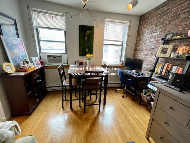 13 Thacher St, Unit 3
