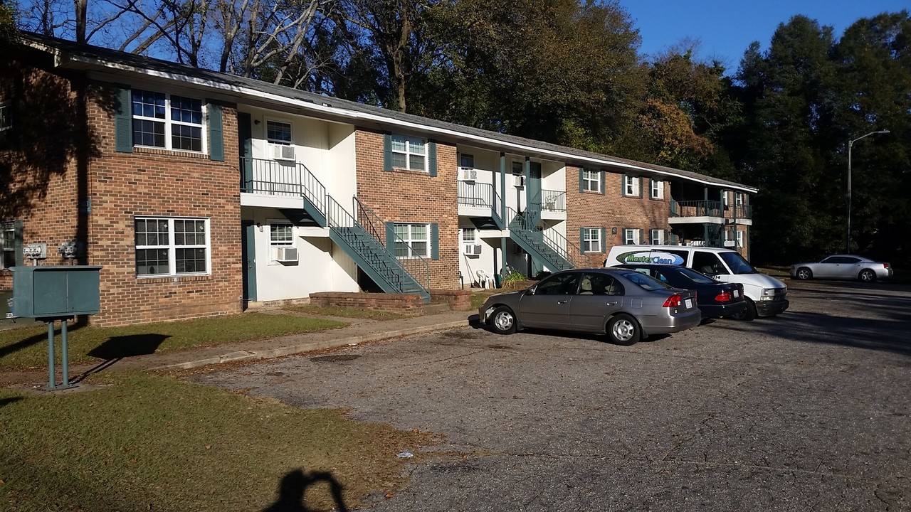 Bryan Street 10 in Fayetteville, NC - Building Photo