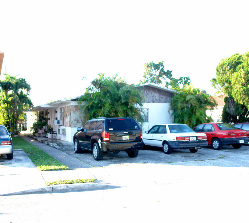 10710 Jose Pepe Merida Blvd in Miami, FL - Building Photo