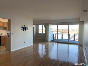 1433 Windward Rd in Milford, CT - Building Photo - Building Photo