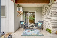 335 SE Gladstone St, Unit D - Boho Retreat in Pullman, WA - Building Photo - Building Photo