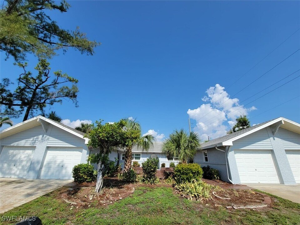 4730 SW 2nd Ave in Cape Coral, FL - Building Photo