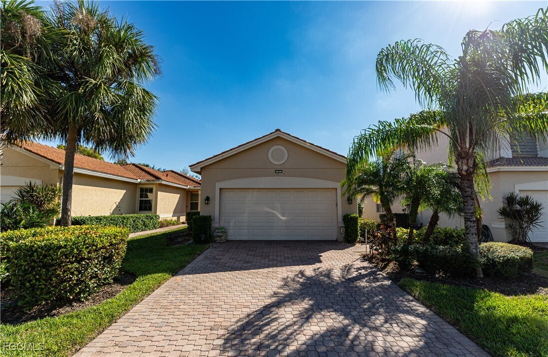10547 Carolina Willow Dr in Ft. Myers, FL - Building Photo