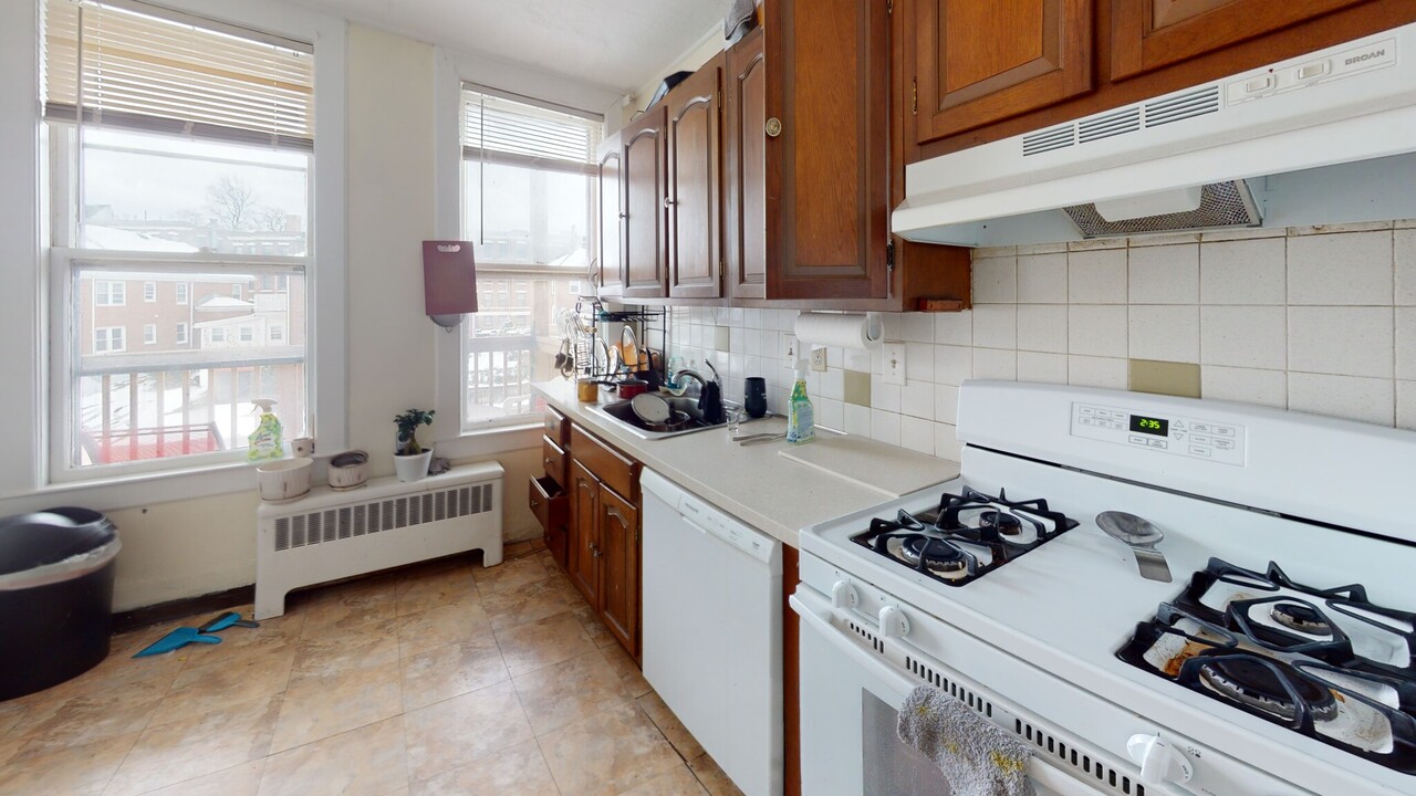 1726 Commonwealth Ave, Unit 6 in Boston, MA - Building Photo