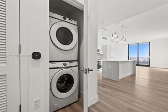 101 Diplomat Pkwy, Unit 2503 in Hallandale Beach, FL - Building Photo - Building Photo